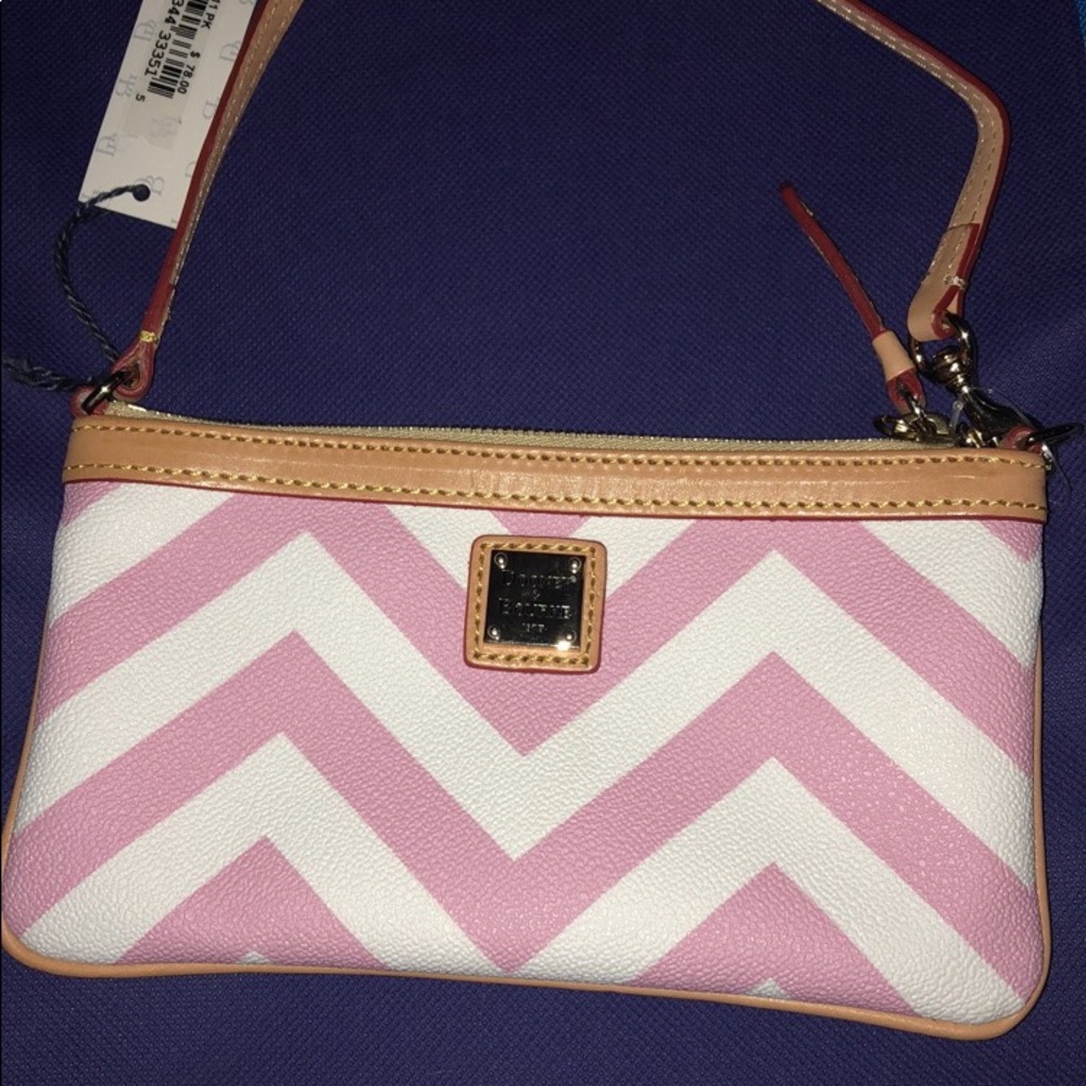 Love this little purse!